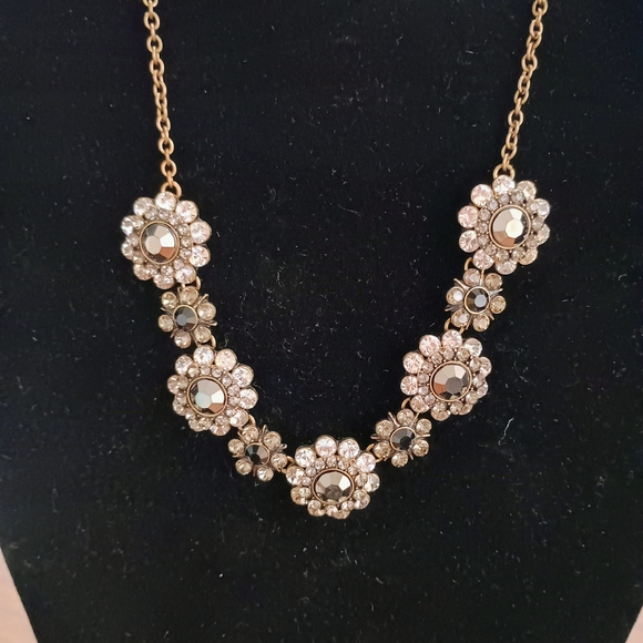 Jewelry - Elegant Gold and Silver Floral Necklace